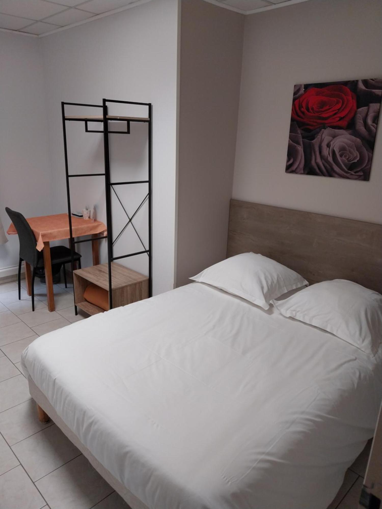 Le Petit Logis Hotel Beaumont-en-Veron Exterior photo